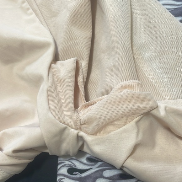 Assets Red Hot Label by Spanx Women's Shapewear. Very Good Condition. Size L. - Picture 7 of 9